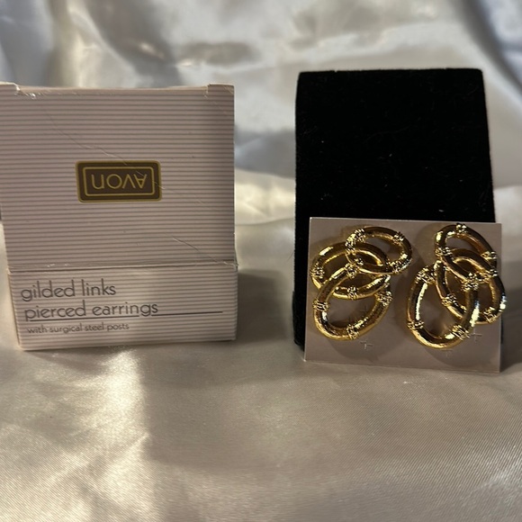Avon (1990) Vintage Gilded Link Goldtone Earrings - Picture 1 of 4